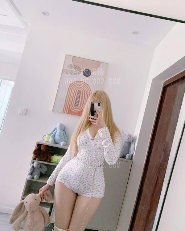 成都沙漏身材女友感爆棚
