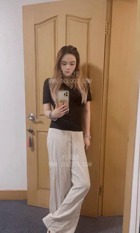 龙岗肤白大胸丰满妹子