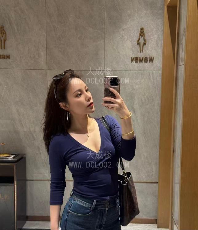 南京口爆美乳翘臀御姐