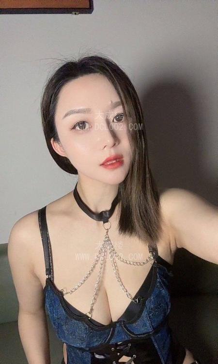 长沙大胸舌吻妹可拍小视频