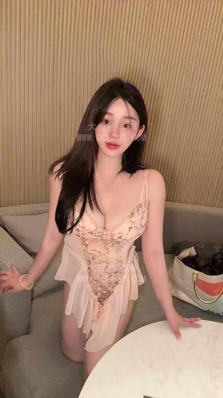 福田翘臀大白兔依依