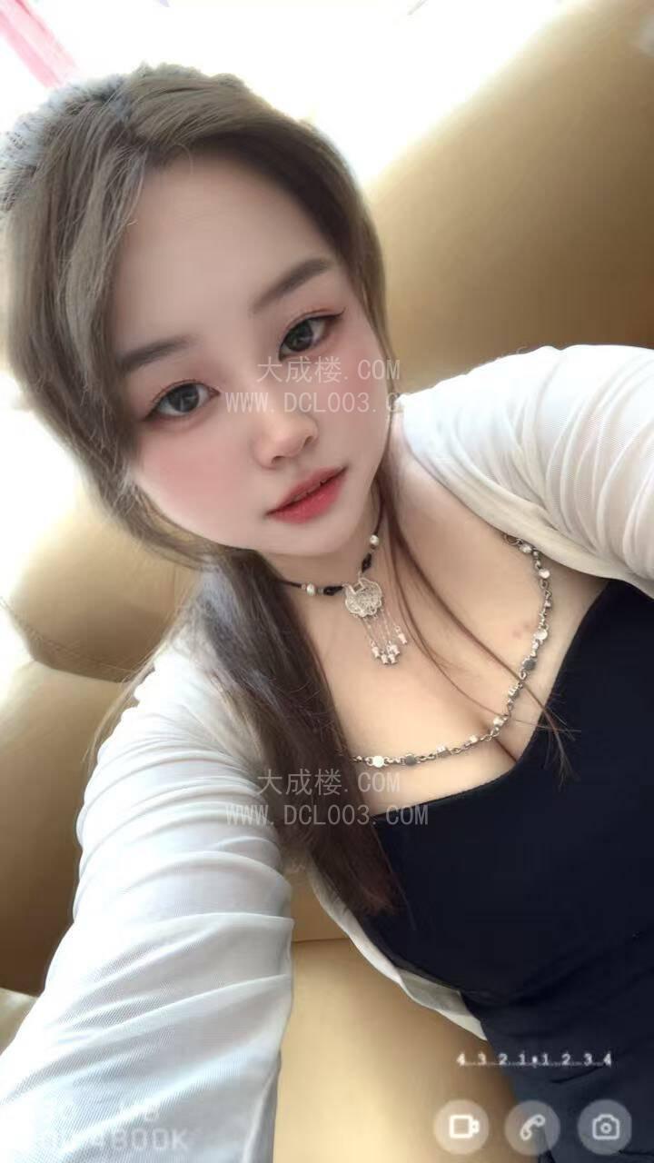 重庆兼职嫩妹一对奶子太勾人心魂