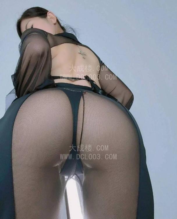 徐汇黑丝翘臀反差欲女