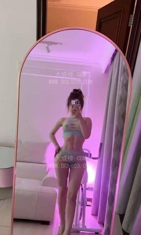 天河蜜桃臀健身教练咪西儿