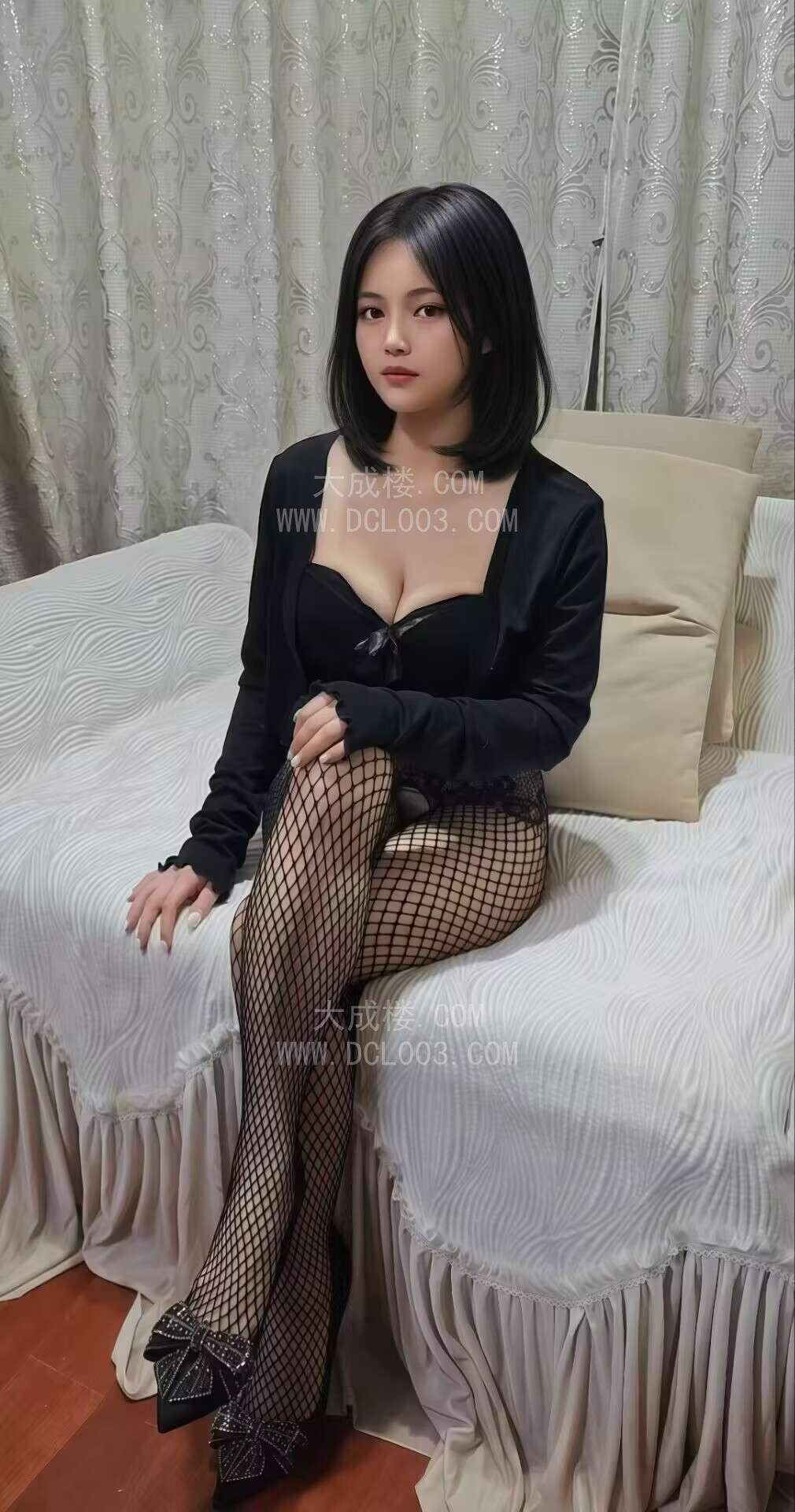 海珠性感大奶小八