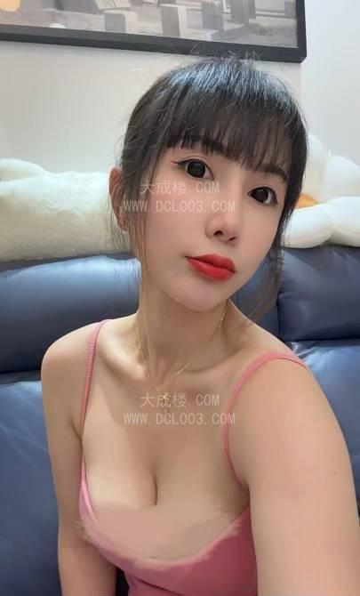 南山童颜巨乳美少妇