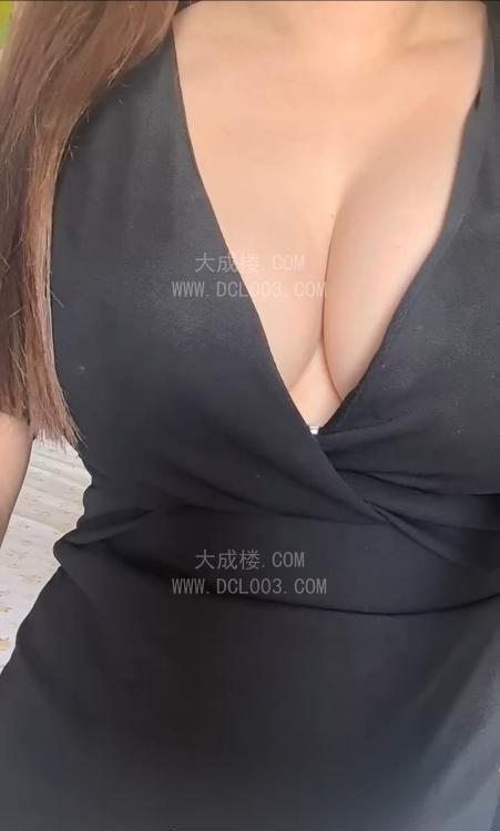 成都川音巨乳洛老师