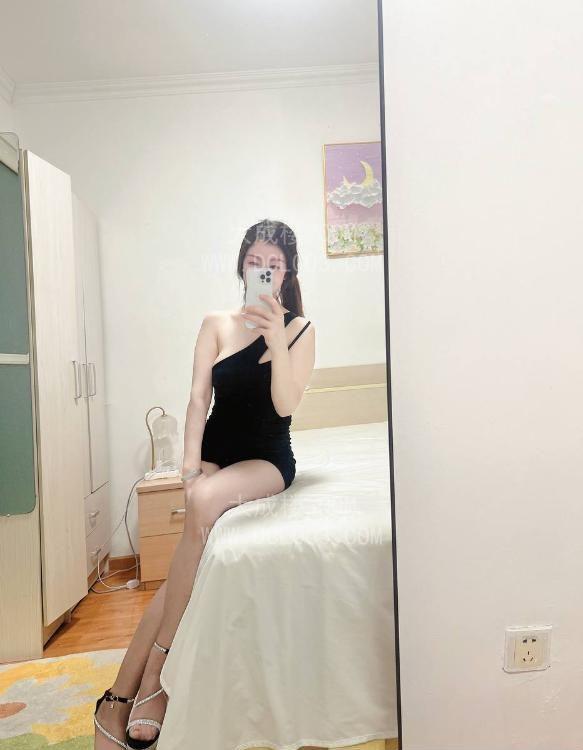 成都双流长腿瑜伽老师