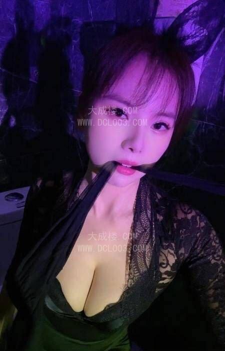 天津短发性感丰满妹妹