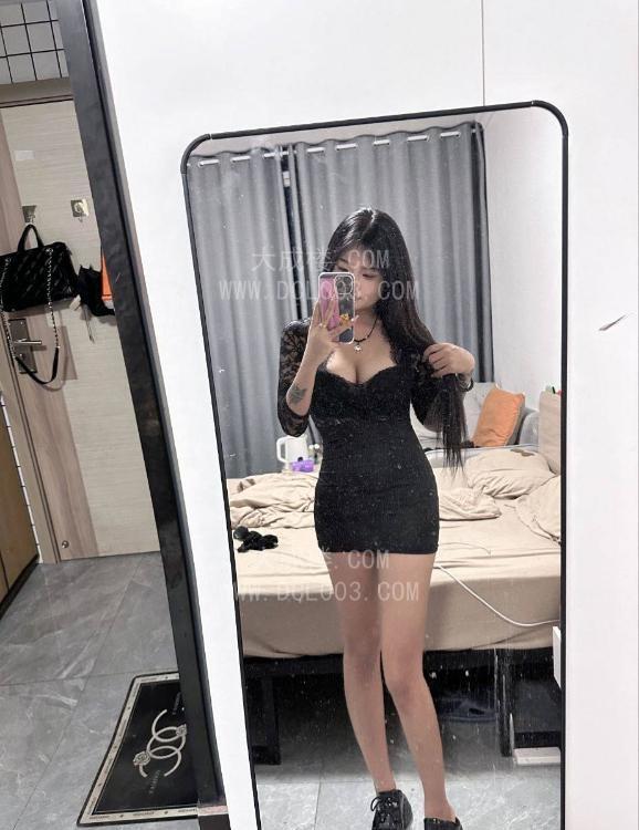 海口童颜大胸嫩妹