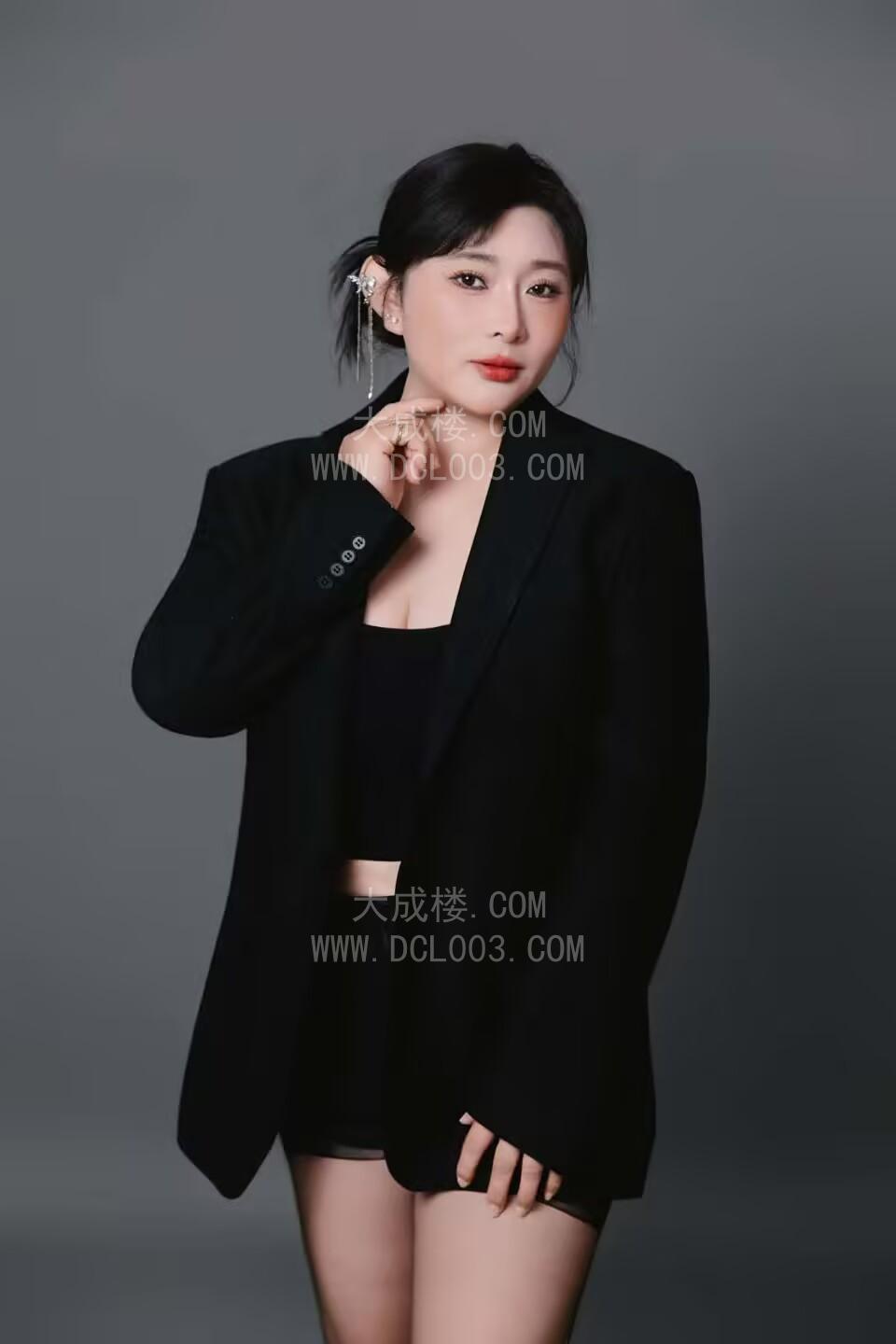 南京秦淮大奶新人温柔服务