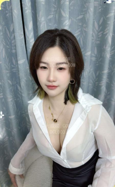 南京南站性感大胸少妇
