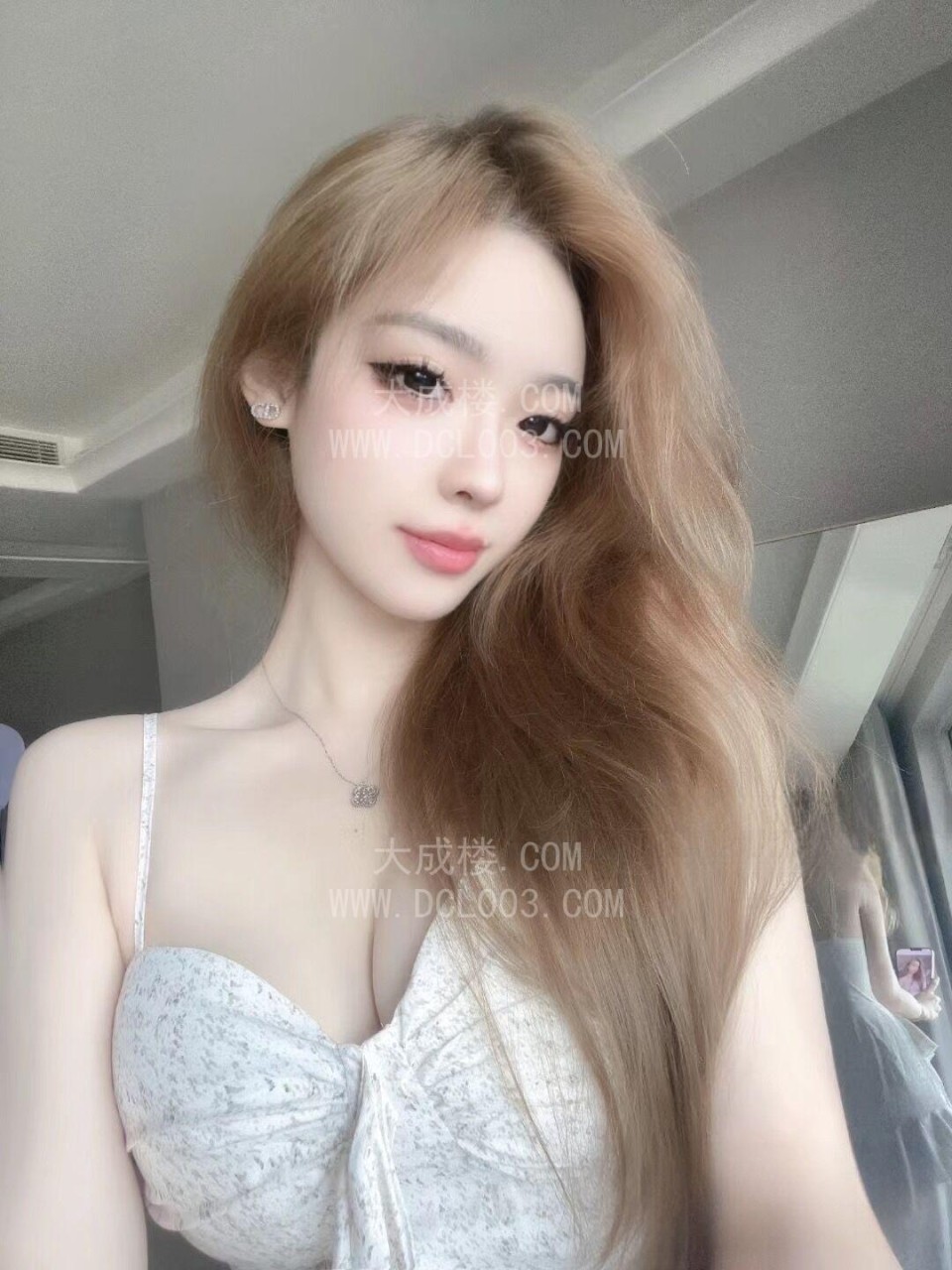 武汉洪山纯欲妹子梨形美臀一线天
