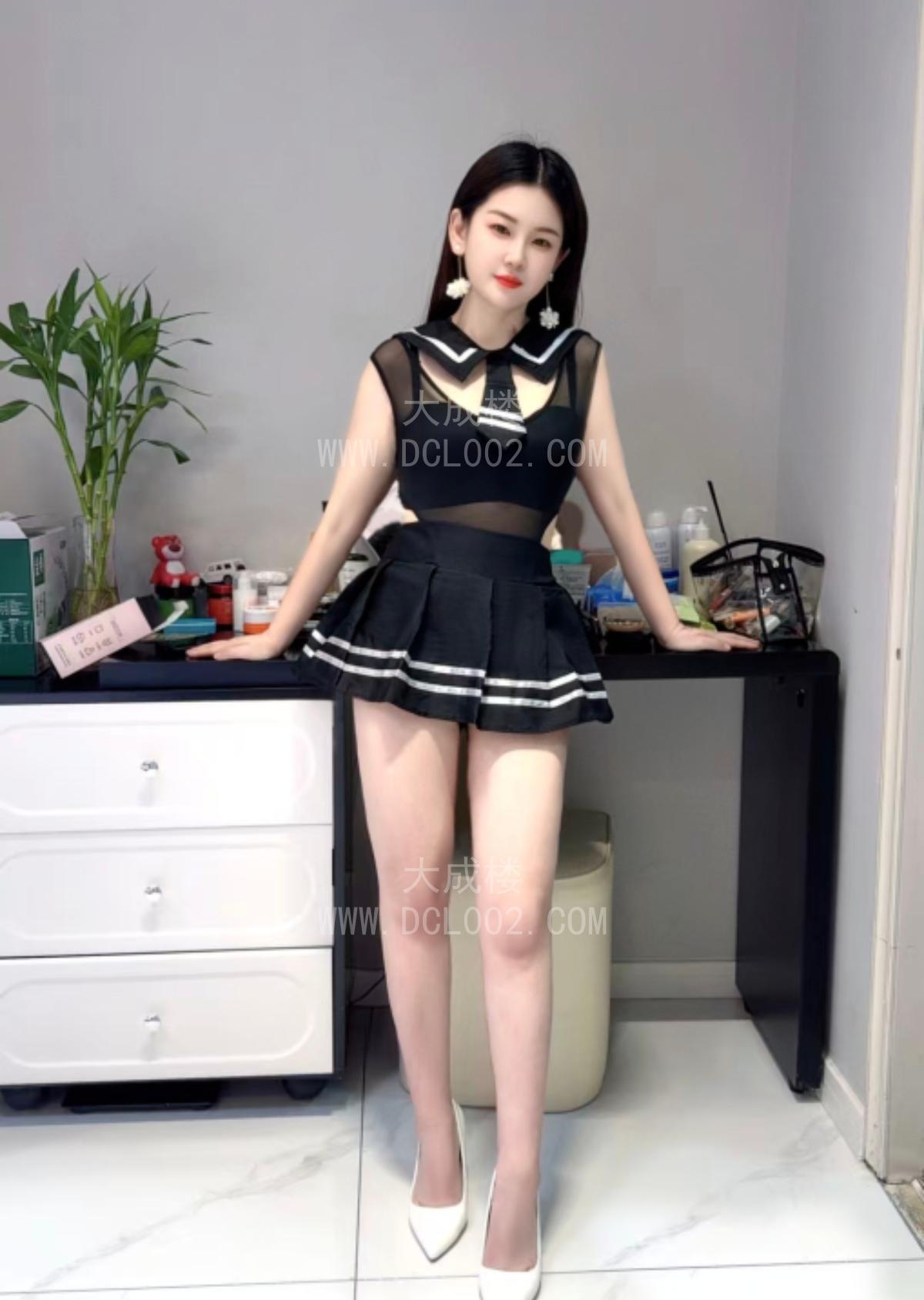 蜀山翘臀嫩妹