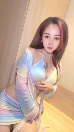 白云极品水多大奶小姐姐