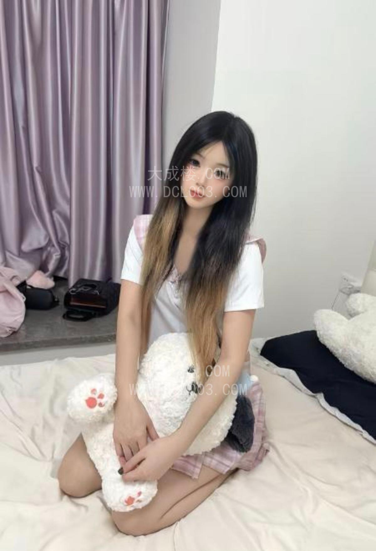 南山皮肤白嫩女友感妹子