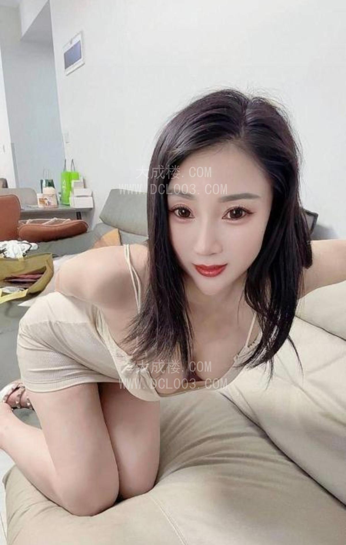 白云后入风骚翘臀老师