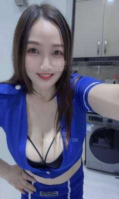 白云巨乳美少妇