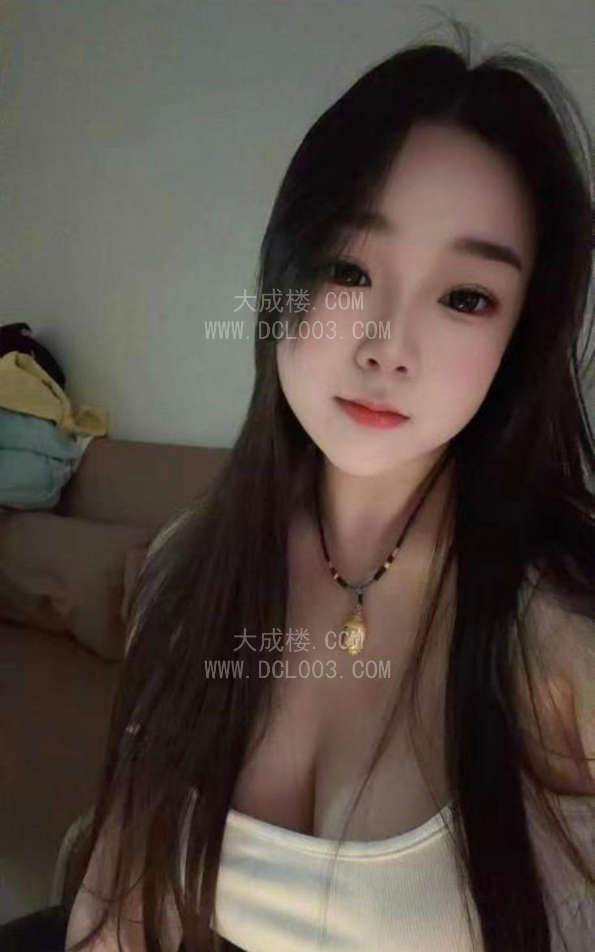 南山嫩妹逼紧翘臀汁水多