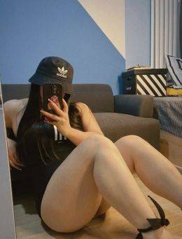 佛系胸大屁股大