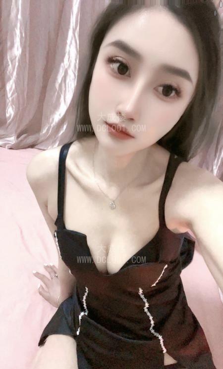 黑丝白屁股