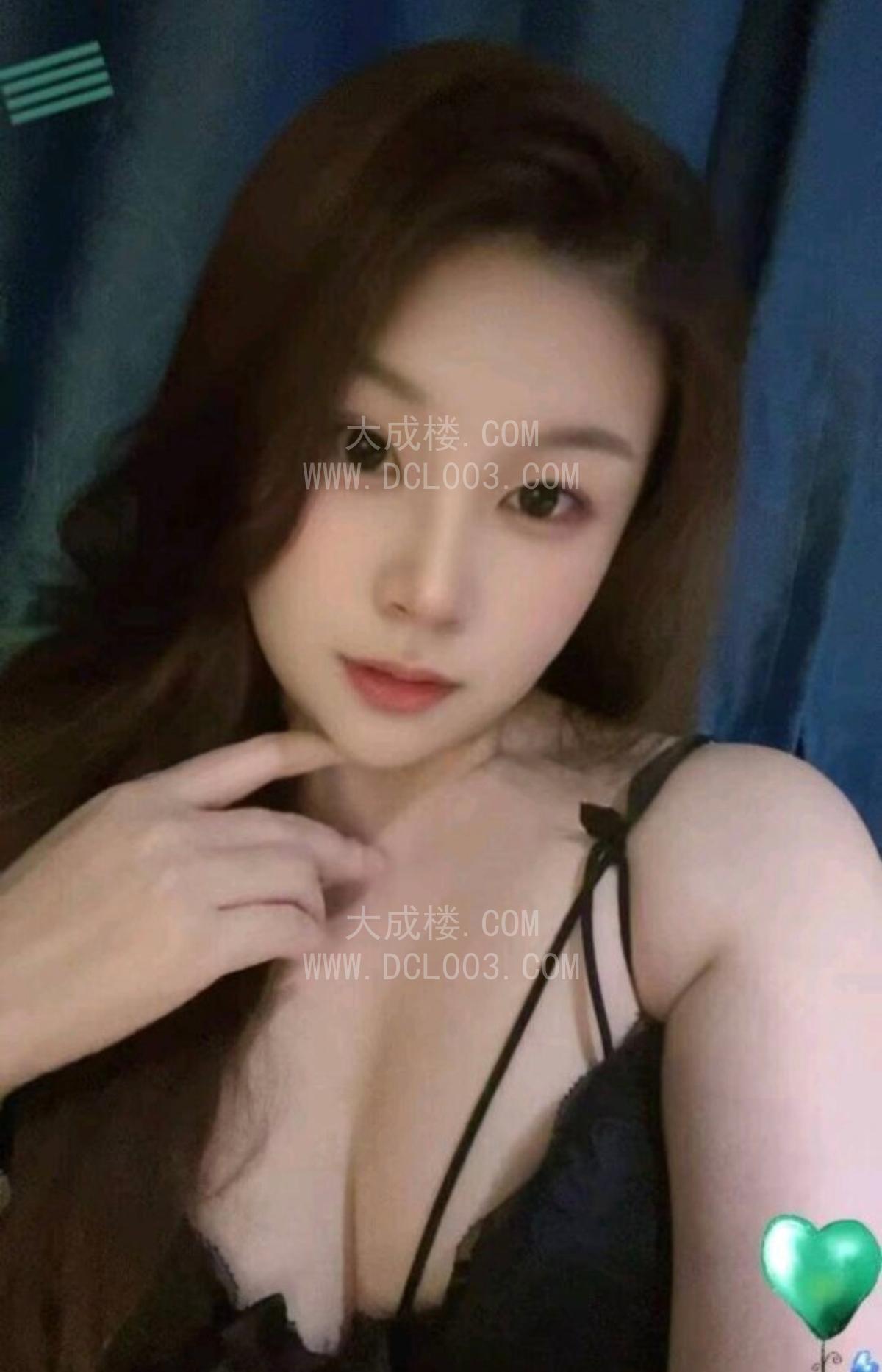 海口年轻小美女
