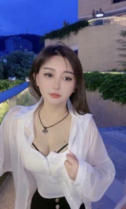 梅花园舌吻御姐