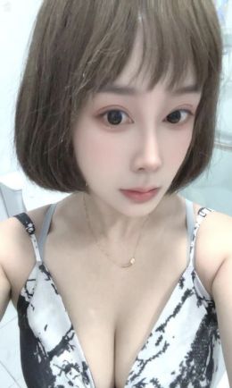 可爱腼腆大胸小妞