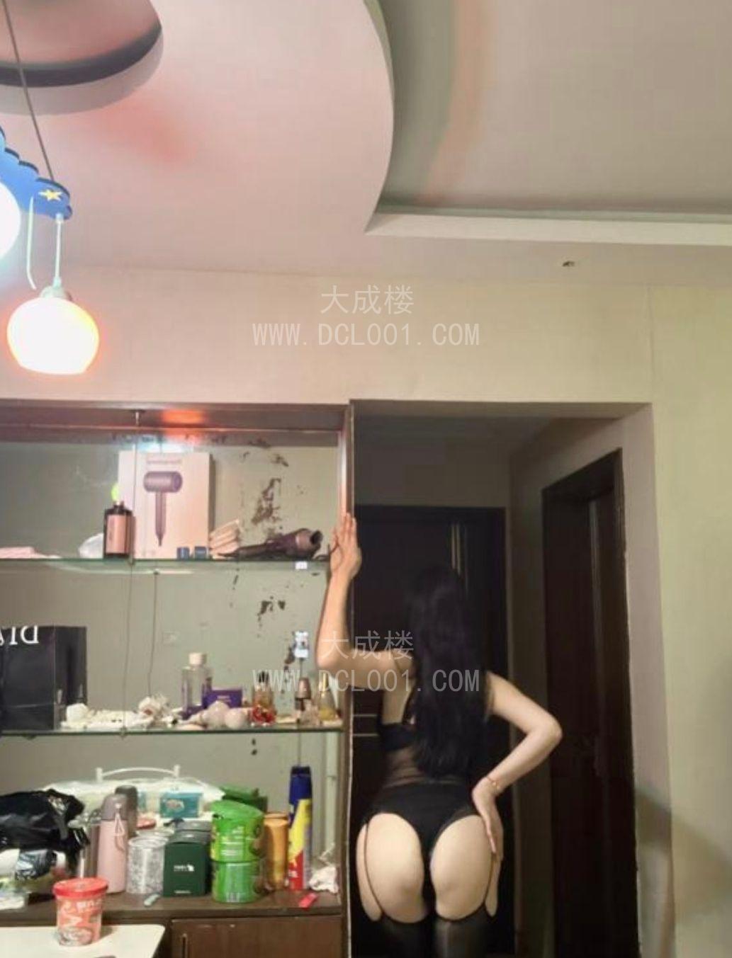 腿模小辣椒